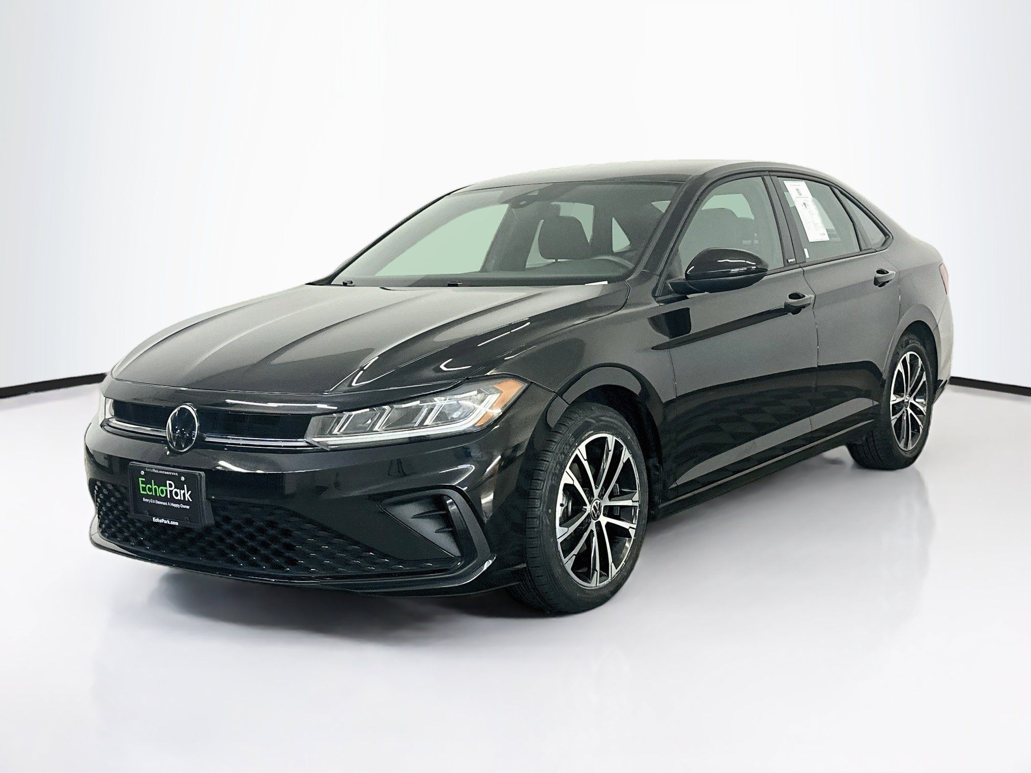 Used 2025 Volkswagen Jetta Sport FWD image 3