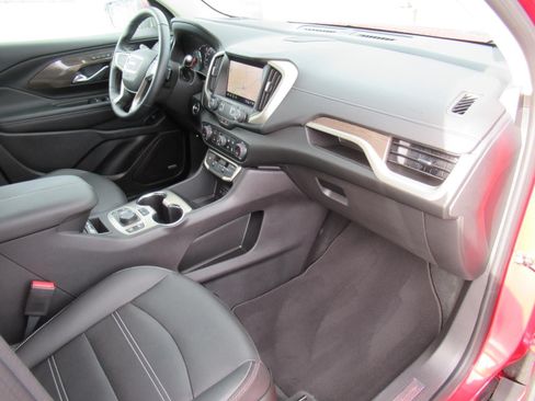 Used 2024 GMC Terrain Denali w/ Denali Premium Package AWD/4WD image 11
