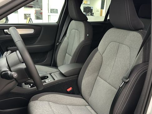 Used 2026 Volvo XC40 B5 Core w/ Climate Package AWD/4WD image 23