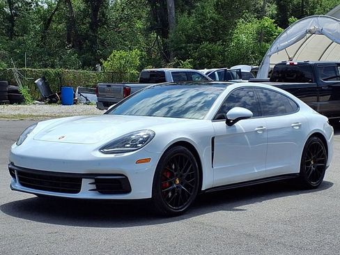 Used 2018 Porsche Panamera RWD image 3