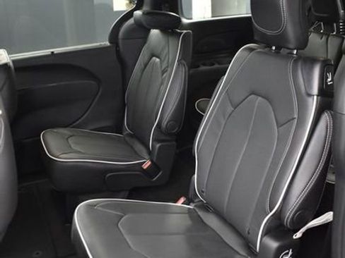 New 2026 Chrysler Pacifica Limited w/ S Appearance Package AWD/4WD image 31