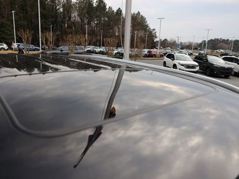 Used 2021 Toyota Highlander XLE image 9