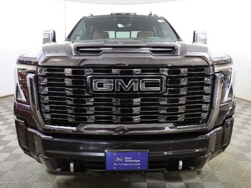 Used 2024 GMC Sierra 2500 Denali Ultimate AWD/4WD image 3