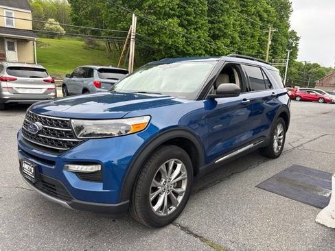 Used 2020 Ford Explorer XLT w/ Equipment Group 202A AWD/4WD image 3