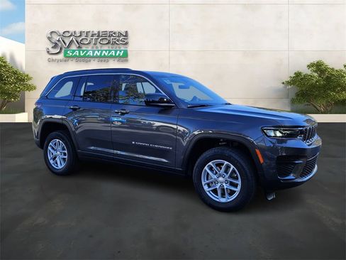 New 2025 Jeep Grand Cherokee Laredo image 7