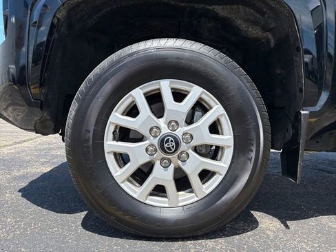 Used 2024 Toyota Tacoma SR5 AWD/4WD image 17