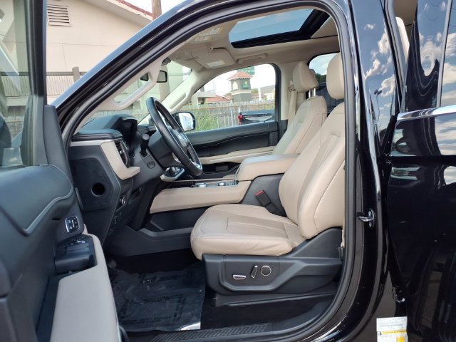 Used 2023 Ford Expedition Limited AWD/4WD image 17