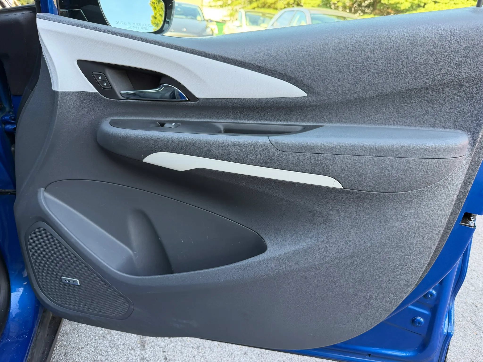 Used 2019 Chevrolet Bolt Premier w/ Infotainment Package FWD image 32