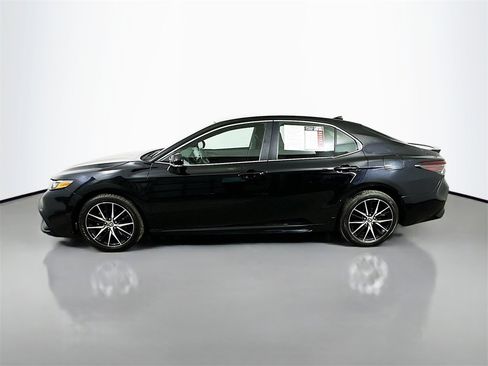 Used 2024 Toyota Camry SE image 5