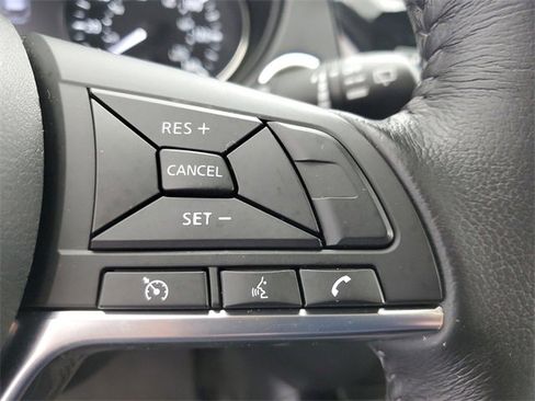 Used 2019 Nissan Rogue SV image 25