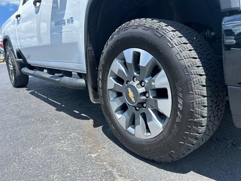 Used 2025 Chevrolet Silverado 2500 Custom w/ Custom Value Package AWD/4WD image 11