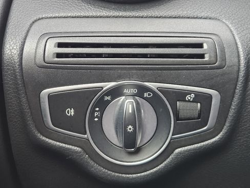 Used 2019 Mercedes-Benz GLC 300 image 22