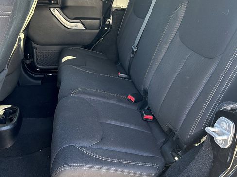 Used 2015 Jeep Wrangler Unlimited Sahara w/ Connectivity Group image 8