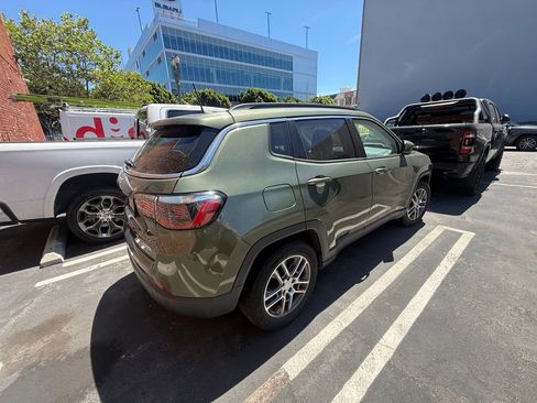 Used 2020 Jeep Compass Latitude FWD image 2
