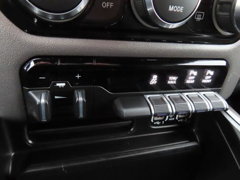 Used 2022 RAM 1500 Big Horn AWD/4WD image 10