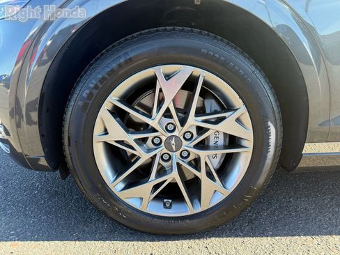 Used 2025 Genesis GV70 2.5T image 11