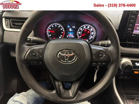 Used 2021 Toyota RAV4 LE image 14