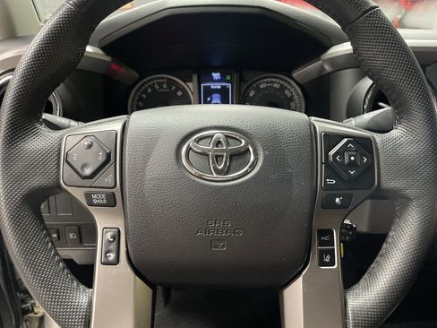 Used 2021 Toyota Tacoma SR5 RWD image 18