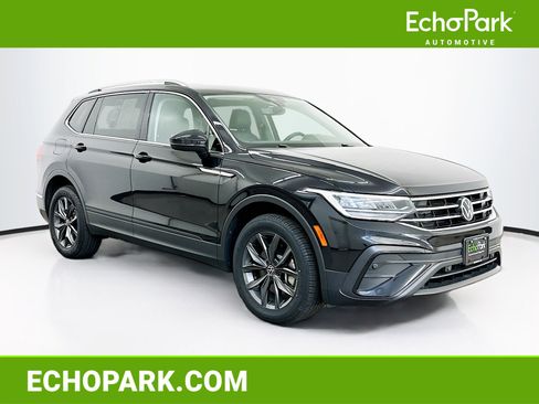 Used 2022 Volkswagen Tiguan SE image 1