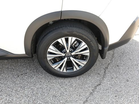 Used 2023 Nissan Rogue SV w/ SV Premium B Package image 4