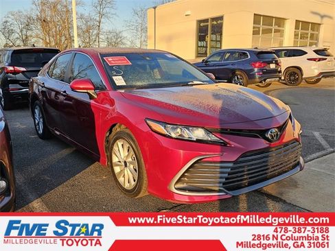 Used 2022 Toyota Camry LE image 1
