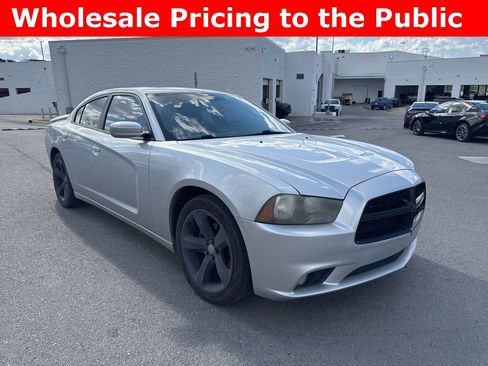 Used 2012 Dodge Charger SXT Plus image 2