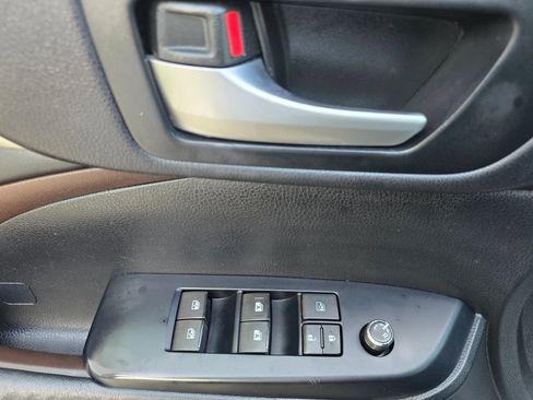 Used 2015 Toyota Highlander XLE FWD image 19
