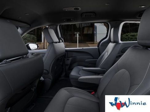 New 2026 Chrysler Pacifica Select image 27