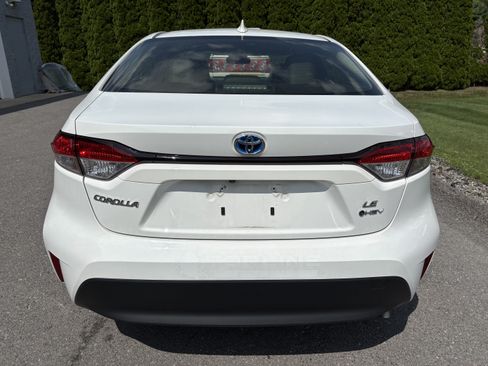 Used 2025 Toyota Corolla LE FWD image 4