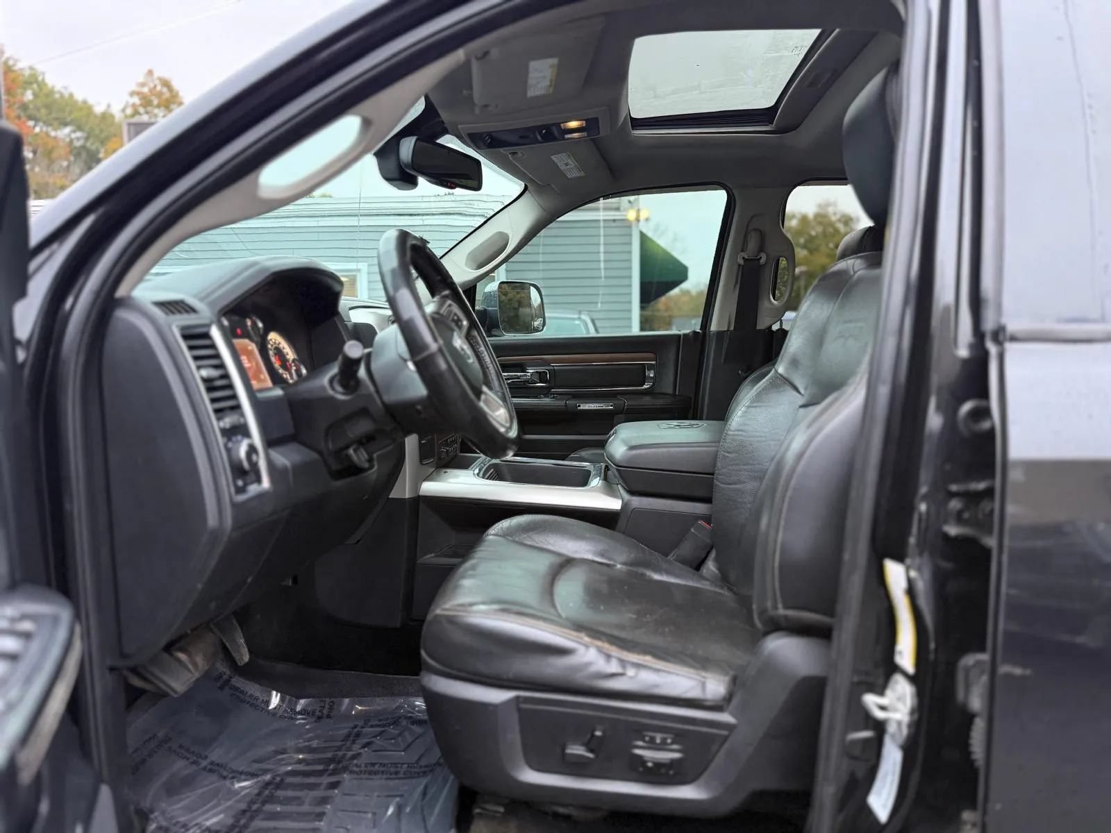 Used 2016 RAM 2500 Laramie w/ Convenience Group AWD/4WD image 10