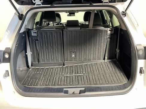 Certified 2023 Toyota Highlander L image 23