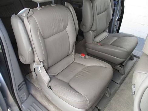 Used 2010 Toyota Sienna LE FWD image 15