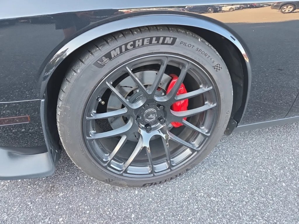 Used 2015 Dodge Challenger R/T Scat Pack w/ Scat Pack Appearance Package RWD image 5