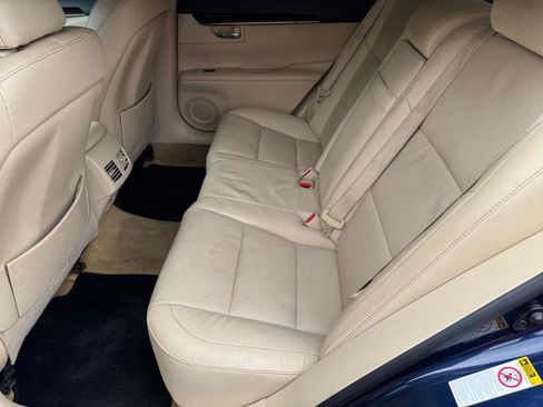 Used 2014 Lexus ES 350 w/ Luxury Package FWD image 6