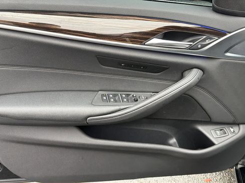 Used 2019 BMW 530e w/ Convenience Package image 23