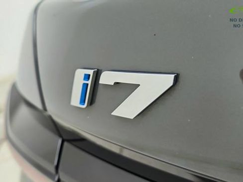 Used 2023 BMW i7 xDrive60 AWD/4WD image 17
