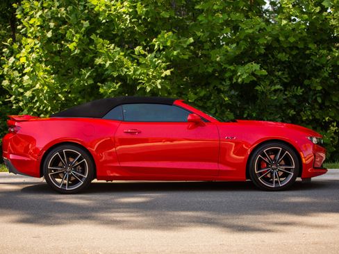 Used 2020 Chevrolet Camaro LT w/ Technology Package RWD image 8