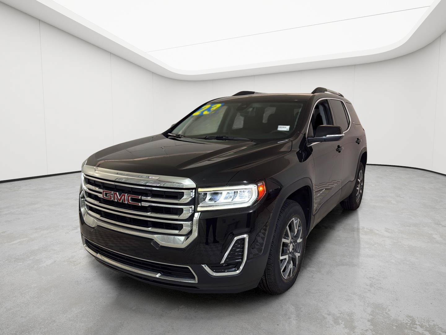 Certified 2023 GMC Acadia SLE w/ Driver Convenience Package FWD image 3
