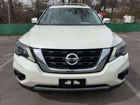 Used 2020 Nissan Pathfinder Platinum image 2