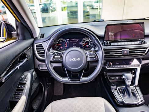 Used 2023 Kia Seltos SX AWD/4WD image 14
