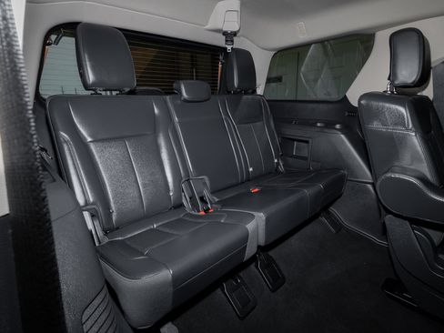 Used 2024 Ford Expedition XLT RWD image 26