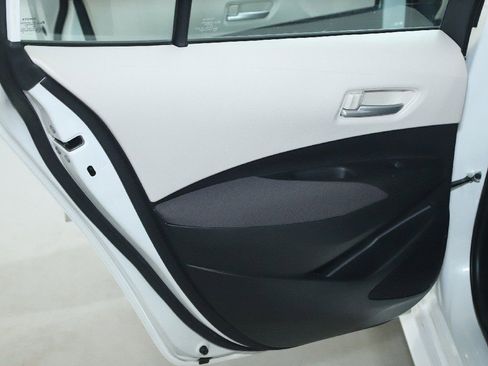 Used 2021 Toyota Corolla LE image 13