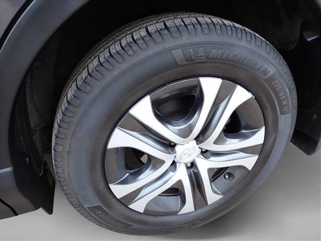 Used 2018 Toyota RAV4 LE w/ Carpet Mat Package AWD/4WD image 6