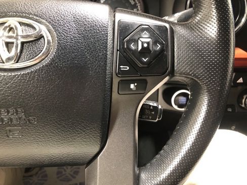 Used 2017 Toyota Tacoma TRD Sport w/ Tow Package (A/T) image 22