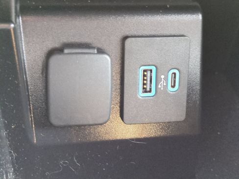 Used 2024 Ford Explorer XLT w/ Equipment Group 202A AWD/4WD image 30