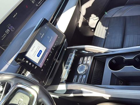 Used 2024 Lincoln Nautilus Reserve image 21