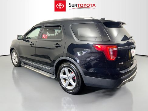 Used 2016 Ford Explorer XLT image 6
