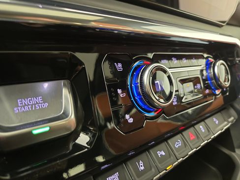 Used 2024 GMC Sierra 3500 Denali Ultimate image 27