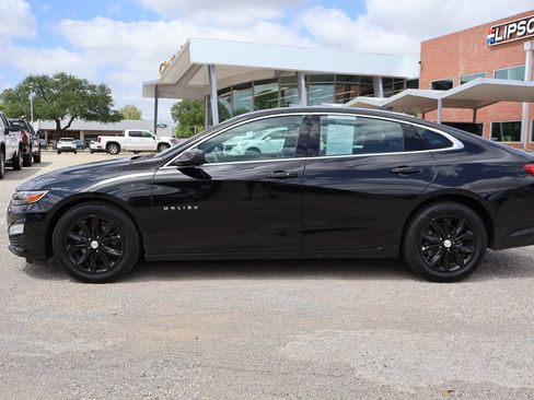 Used 2025 Chevrolet Malibu LT FWD image 2