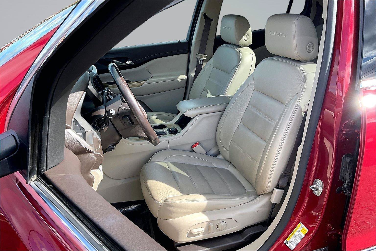Used 2019 GMC Acadia Denali w/ Technology Package AWD/4WD image 25
